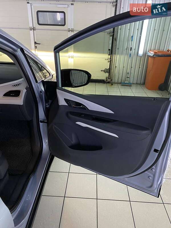 Хэтчбек Chevrolet Bolt EV 2017 в Киеве