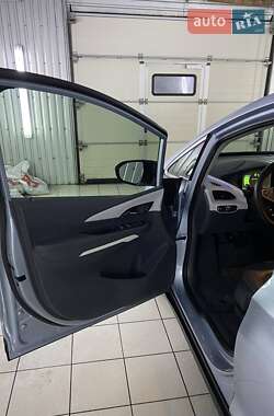 Хэтчбек Chevrolet Bolt EV 2017 в 