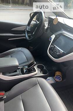 Хэтчбек Chevrolet Bolt EV 2017 в 