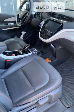 Хэтчбек Chevrolet Bolt EV 2017 в 
