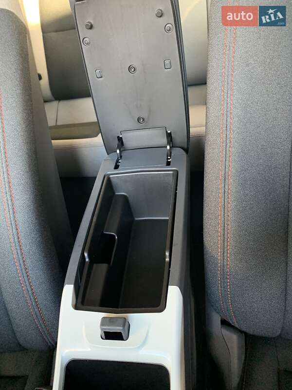 Хетчбек Chevrolet Bolt EV 2021 в Києві фото 16 Хетчбек Chevrolet Bolt EV 2021 в Києві