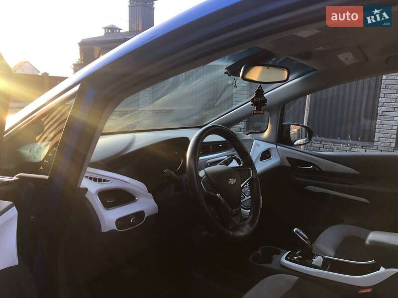 Хетчбек Chevrolet Bolt EV 2017 в Києві фото 12 Хетчбек Chevrolet Bolt EV 2017 в Києві