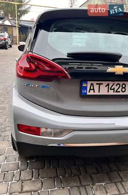 Хэтчбек Chevrolet Bolt EV 2018 в 
