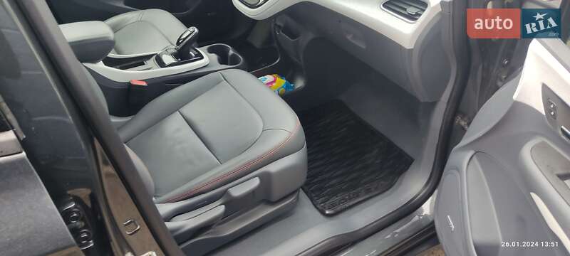 Хэтчбек Chevrolet Bolt EV 2019 в Киеве