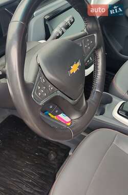Хэтчбек Chevrolet Bolt EV 2019 в 