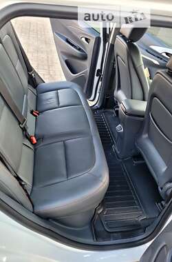 Хэтчбек Chevrolet Bolt EV 2017 в 