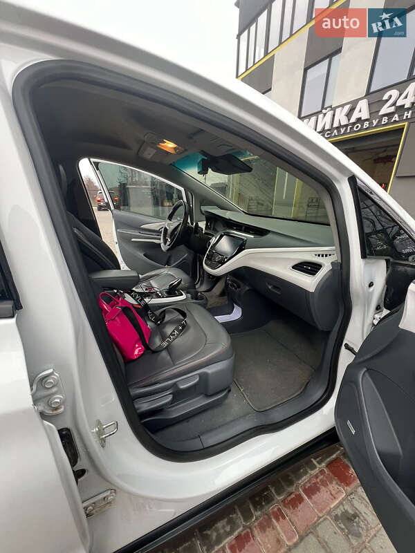 Хэтчбек Chevrolet Bolt EV 2016 в Виннице фото 13 Хэтчбек Chevrolet Bolt EV 2016 в Виннице