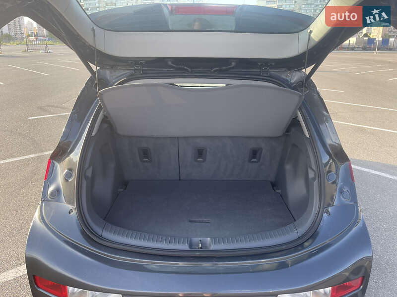Хэтчбек Chevrolet Bolt EV 2018 в Киеве фото 31 Хэтчбек Chevrolet Bolt EV 2018 в Киеве