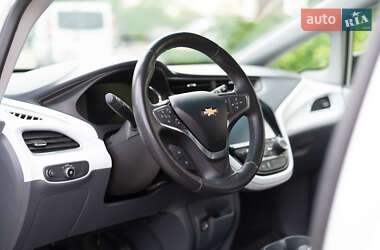 Хэтчбек Chevrolet Bolt EV 2017 в 