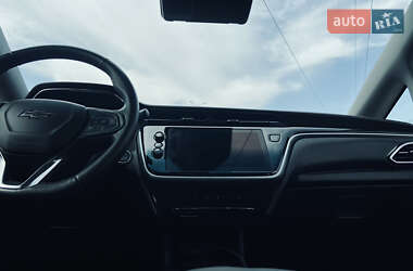 Хэтчбек Chevrolet Bolt EV 2022 в 