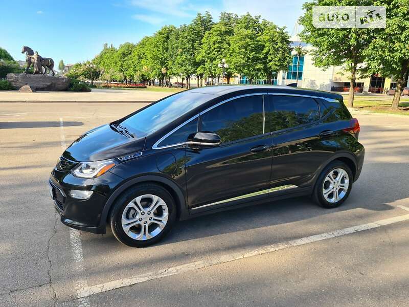Хэтчбек Chevrolet Bolt EV 2021 в 
