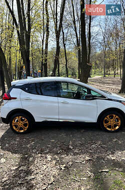 Хэтчбек Chevrolet Bolt EV 2017 в 