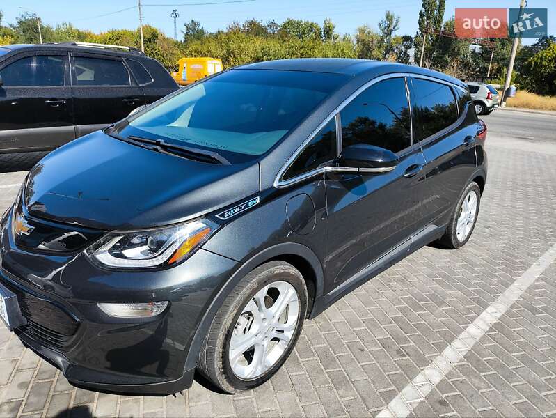 Хэтчбек Chevrolet Bolt EV 2017 в 