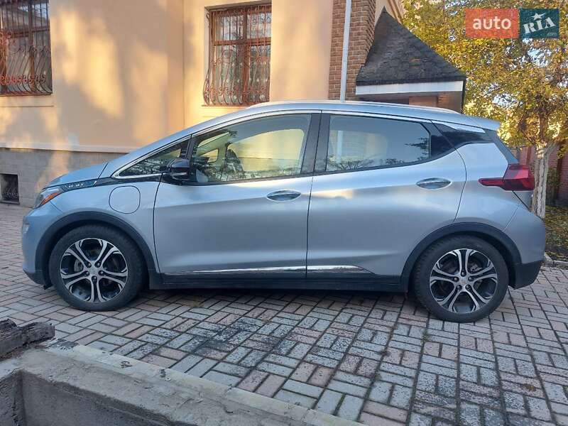 Хэтчбек Chevrolet Bolt EV 2017 в Броварах фото 2 Хэтчбек Chevrolet Bolt EV 2017 в Броварах