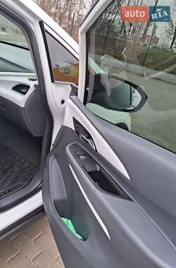 Хэтчбек Chevrolet Bolt EV 2020 в 