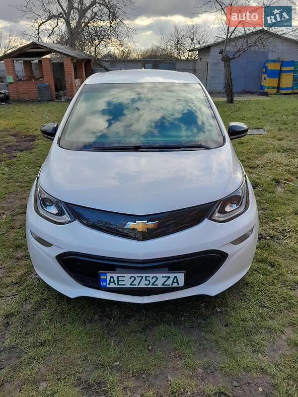 Хэтчбек Chevrolet Bolt EV 2017 в 