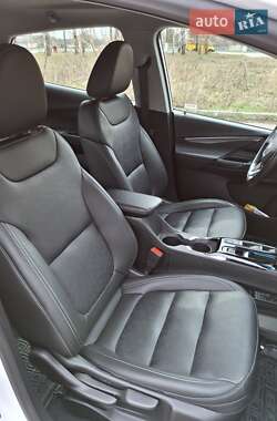 Хэтчбек Chevrolet Bolt EV 2023 в 