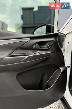 Хэтчбек Chevrolet Bolt EV 2023 в 
