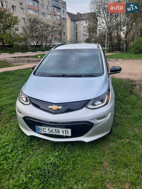 Хэтчбек Chevrolet Bolt EV 2017 в 