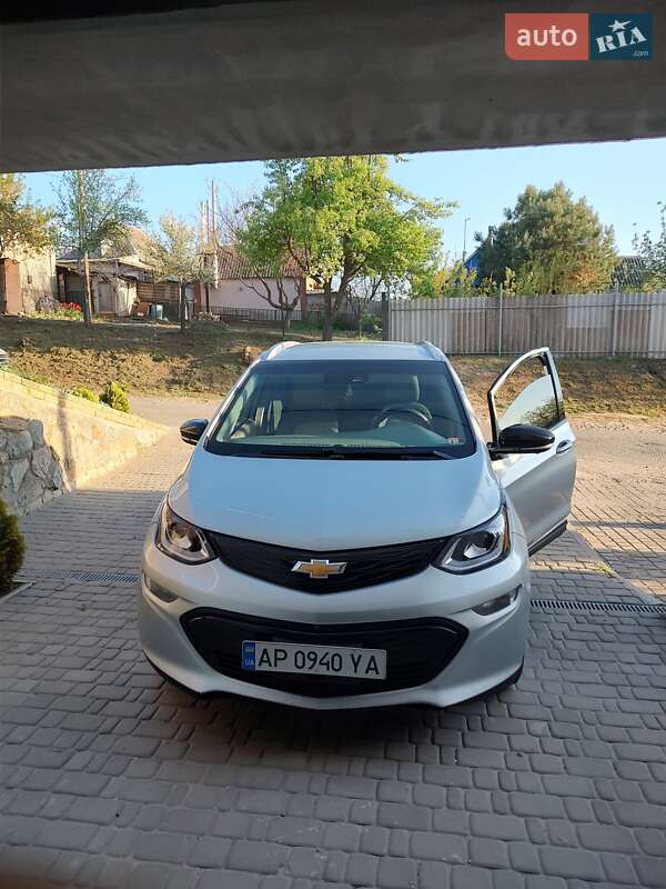Хэтчбек Chevrolet Bolt EV 2019 в 