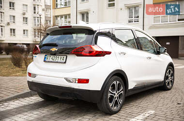 Хэтчбек Chevrolet Bolt EV 2021 в 