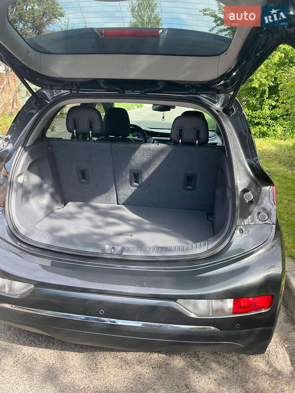 Хэтчбек Chevrolet Bolt EV 2017 в Ужгороде фото 7 Хэтчбек Chevrolet Bolt EV 2017 в Ужгороде