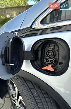 Хэтчбек Chevrolet Bolt EV 2017 в 