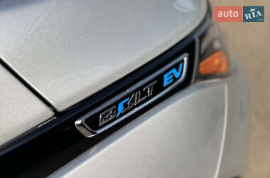 Хэтчбек Chevrolet Bolt EV 2017 в 