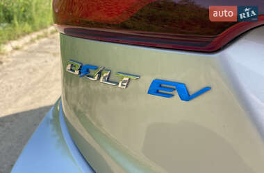 Хэтчбек Chevrolet Bolt EV 2017 в 