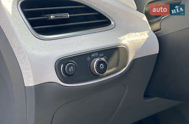Хэтчбек Chevrolet Bolt EV 2017 в 