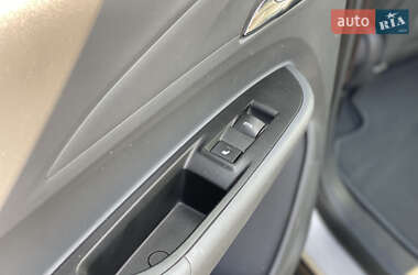 Хэтчбек Chevrolet Bolt EV 2017 в 