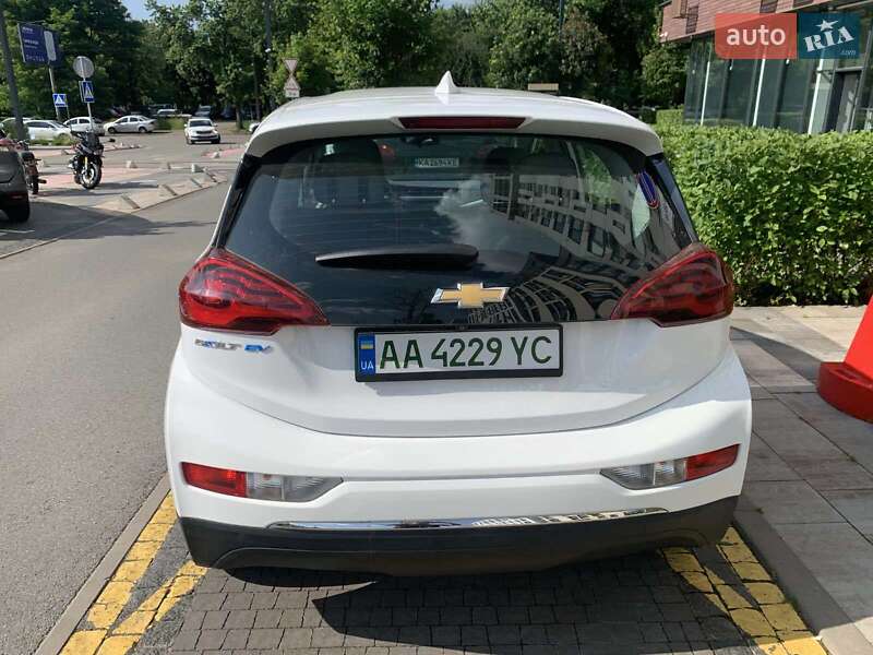 Хэтчбек Chevrolet Bolt EV 2021 в Киеве