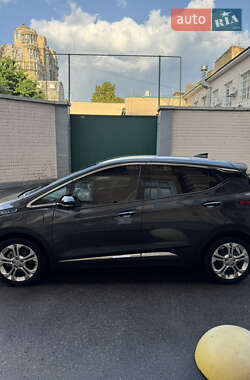 Хэтчбек Chevrolet Bolt EV 2018 в 