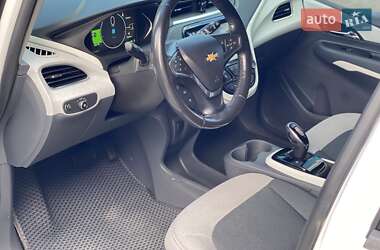 Хэтчбек Chevrolet Bolt EV 2017 в 