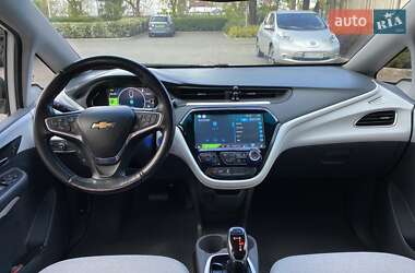Хэтчбек Chevrolet Bolt EV 2017 в 