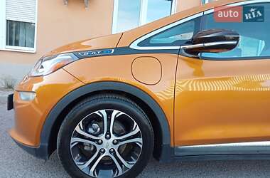 Хэтчбек Chevrolet Bolt EV 2017 в 