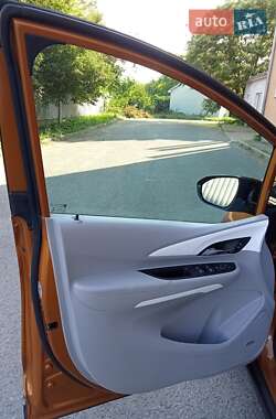 Хэтчбек Chevrolet Bolt EV 2017 в 