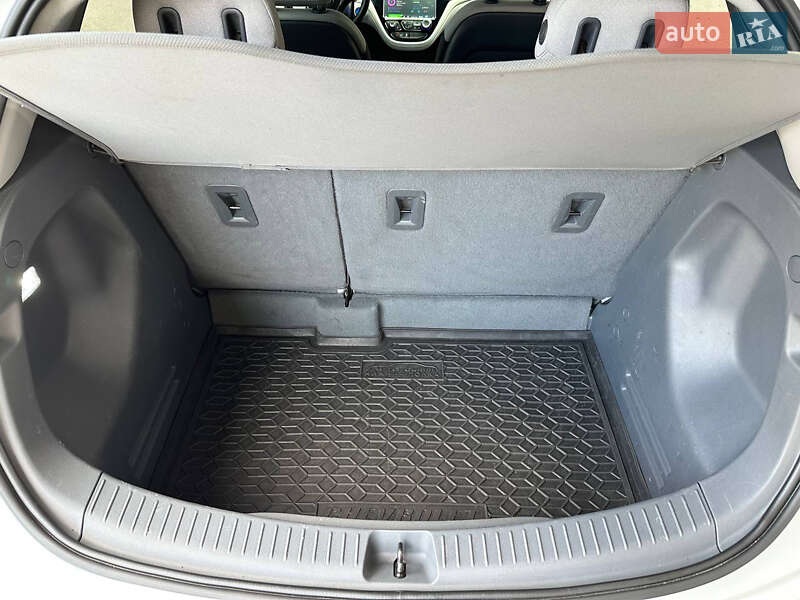 Хетчбек Chevrolet Bolt EV 2017 в Дніпрі