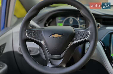 Хэтчбек Chevrolet Bolt EV 2017 в 