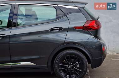 Хэтчбек Chevrolet Bolt EV 2018 в 
