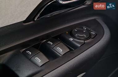 Хэтчбек Chevrolet Bolt EV 2018 в 