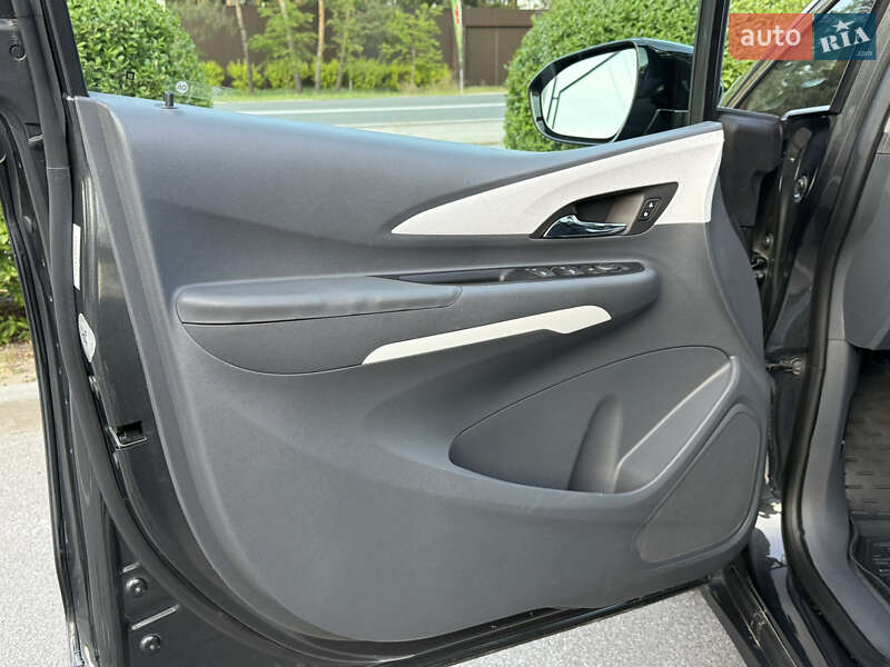 Хэтчбек Chevrolet Bolt EV 2019 в Киеве