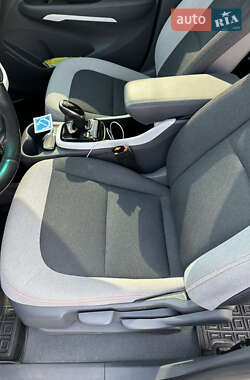 Хэтчбек Chevrolet Bolt EV 2018 в 