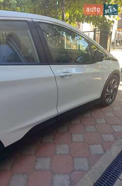 Хэтчбек Chevrolet Bolt EV 2022 в 