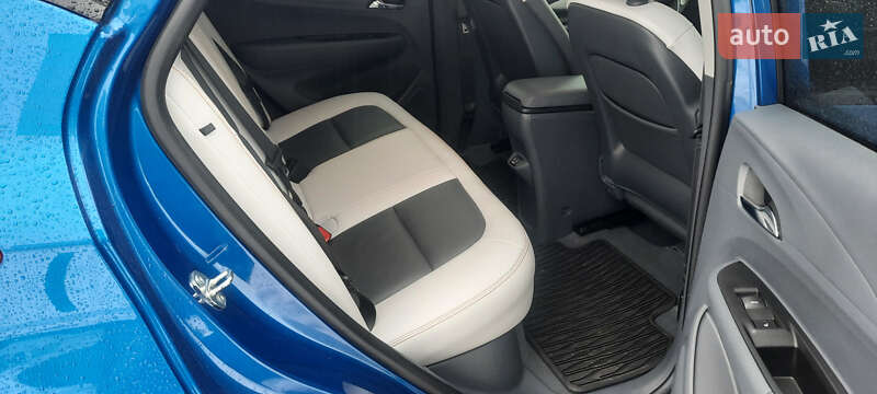 Хэтчбек Chevrolet Bolt EV 2020 в Киеве