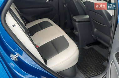 Хэтчбек Chevrolet Bolt EV 2020 в 