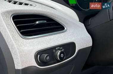 Хэтчбек Chevrolet Bolt EV 2020 в 