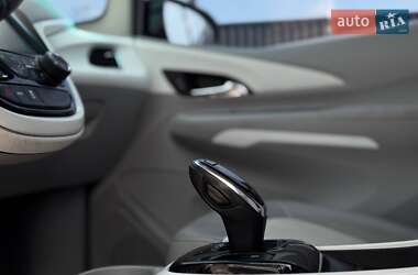 Хэтчбек Chevrolet Bolt EV 2016 в 