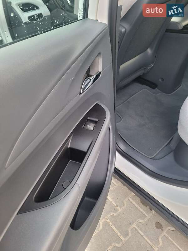 Хэтчбек Chevrolet Bolt EV 2019 в Львове фото 2 Хэтчбек Chevrolet Bolt EV 2019 в Львове