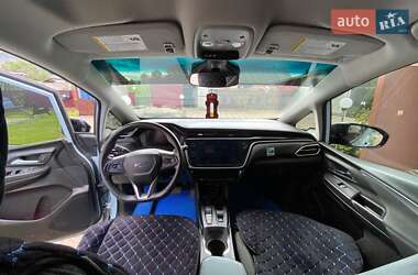 Хэтчбек Chevrolet Bolt EV 2022 в 